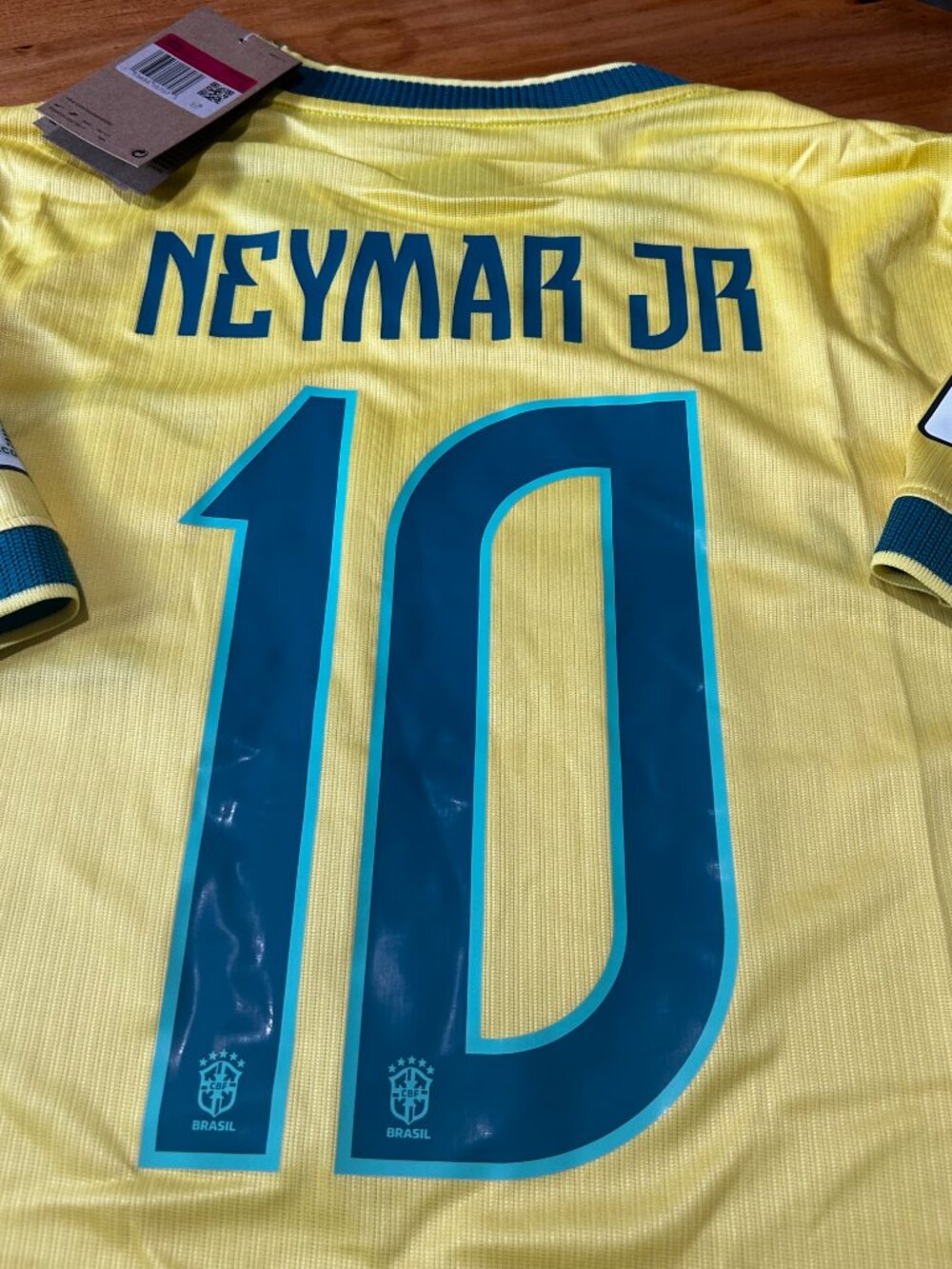 Neymar Jr #10 World Cup Soccer Jersey brazil Men's Size Large - Picture 3 of 9